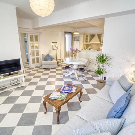 Stylish, Cozy 2-Bdr Flat In Andros Town By Explore Andros Εξωτερικό φωτογραφία