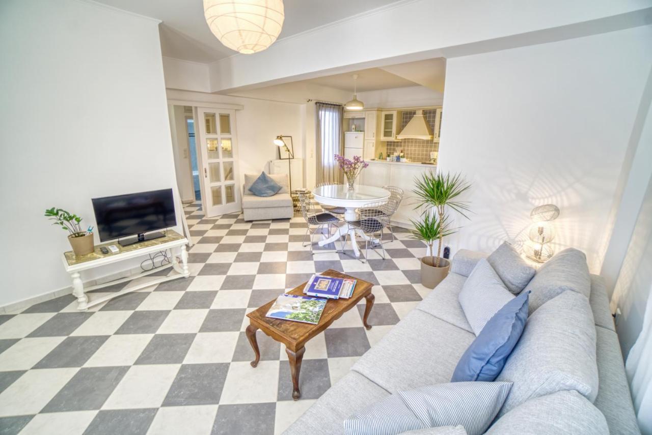 Stylish, Cozy 2-Bdr Flat In Andros Town By Explore Andros Εξωτερικό φωτογραφία