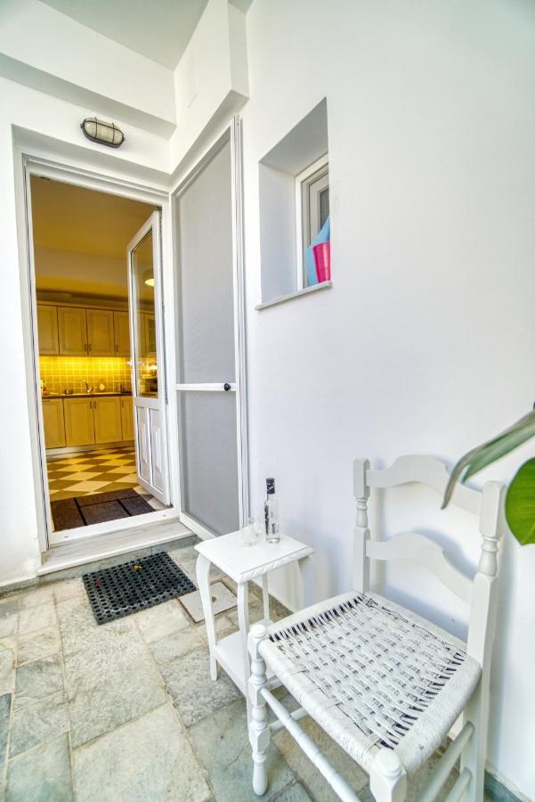 Stylish, Cozy 2-Bdr Flat In Andros Town By Explore Andros Εξωτερικό φωτογραφία