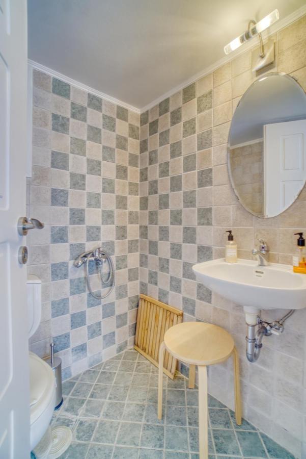 Stylish, Cozy 2-Bdr Flat In Andros Town By Explore Andros Εξωτερικό φωτογραφία