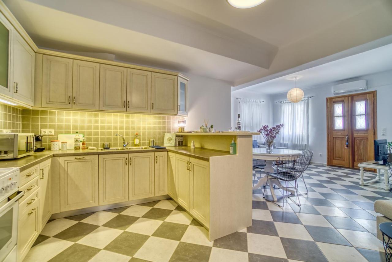 Stylish, Cozy 2-Bdr Flat In Andros Town By Explore Andros Εξωτερικό φωτογραφία
