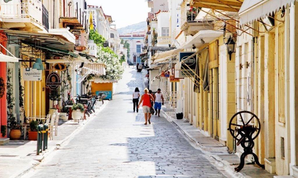 Stylish, Cozy 2-Bdr Flat In Andros Town By Explore Andros Εξωτερικό φωτογραφία